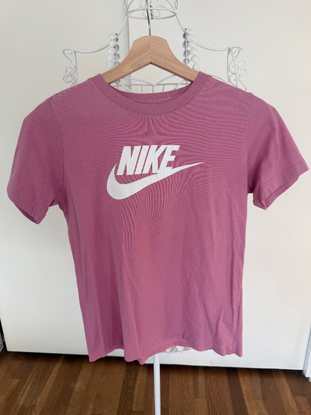 Like New Nike Boys Swoosh, Size Large, Classic Pink